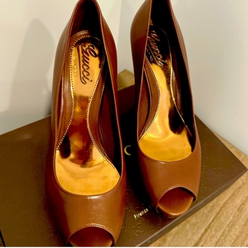 Gucci gorgeous brown peep toe pumps. Size 39. Bought at the Gucci store in LI,NY